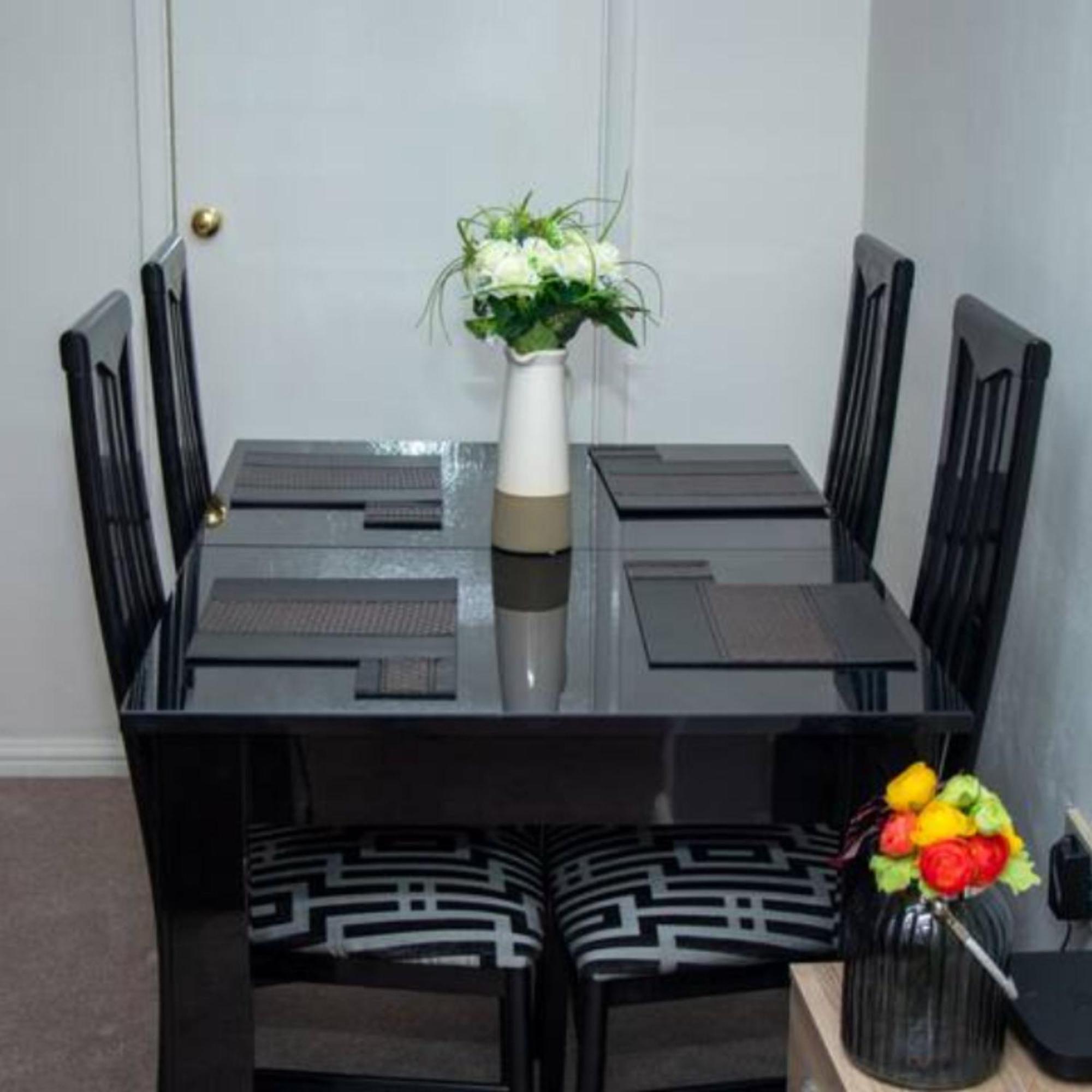 Apartament 2-Bed Sleeps 4 Comfy For Contractors With Free Parking In Crawley Near Gatwick Manor Royal Refurbished Zewnętrze zdjęcie